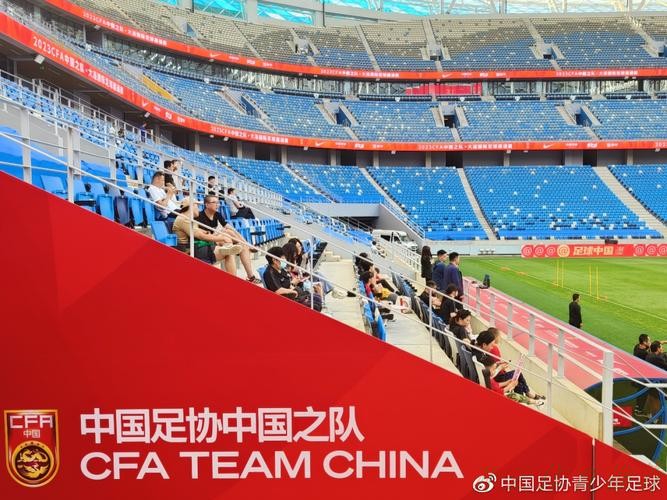 开云官方：中国之队举行“赛事家庭体验日”：牵手美丽梭鱼湾，海浪和海螺共舞